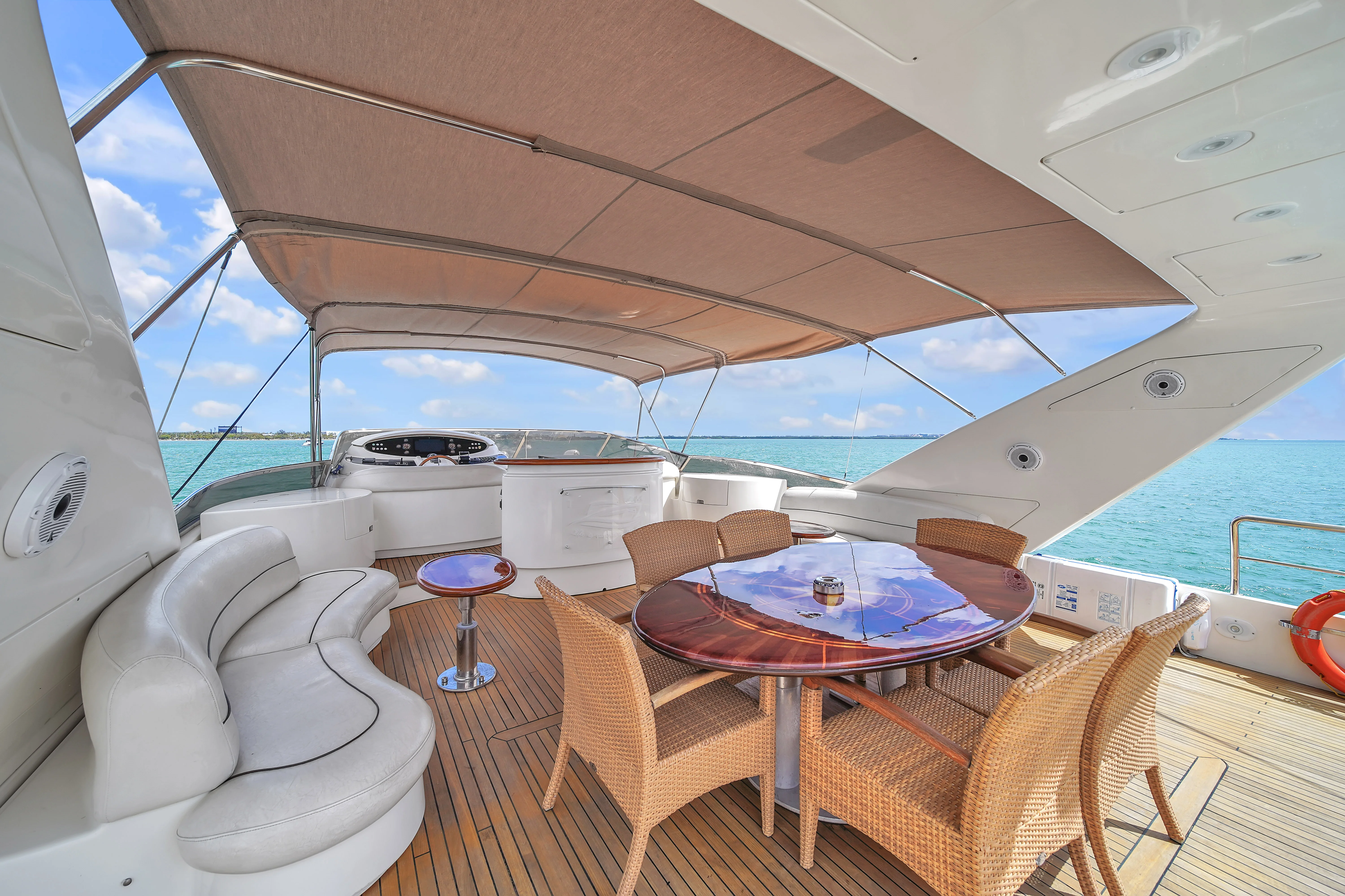 105ft Azimut Daniela navigation